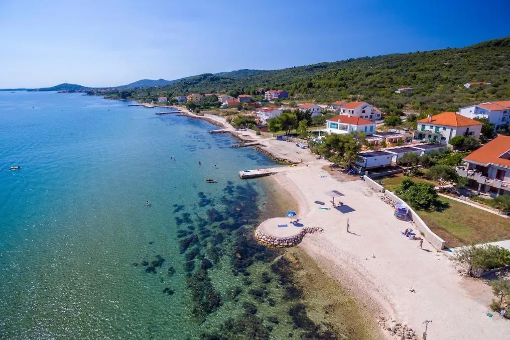 Apartmani Cosic Ante Dobropoljana 0*,  Croatia